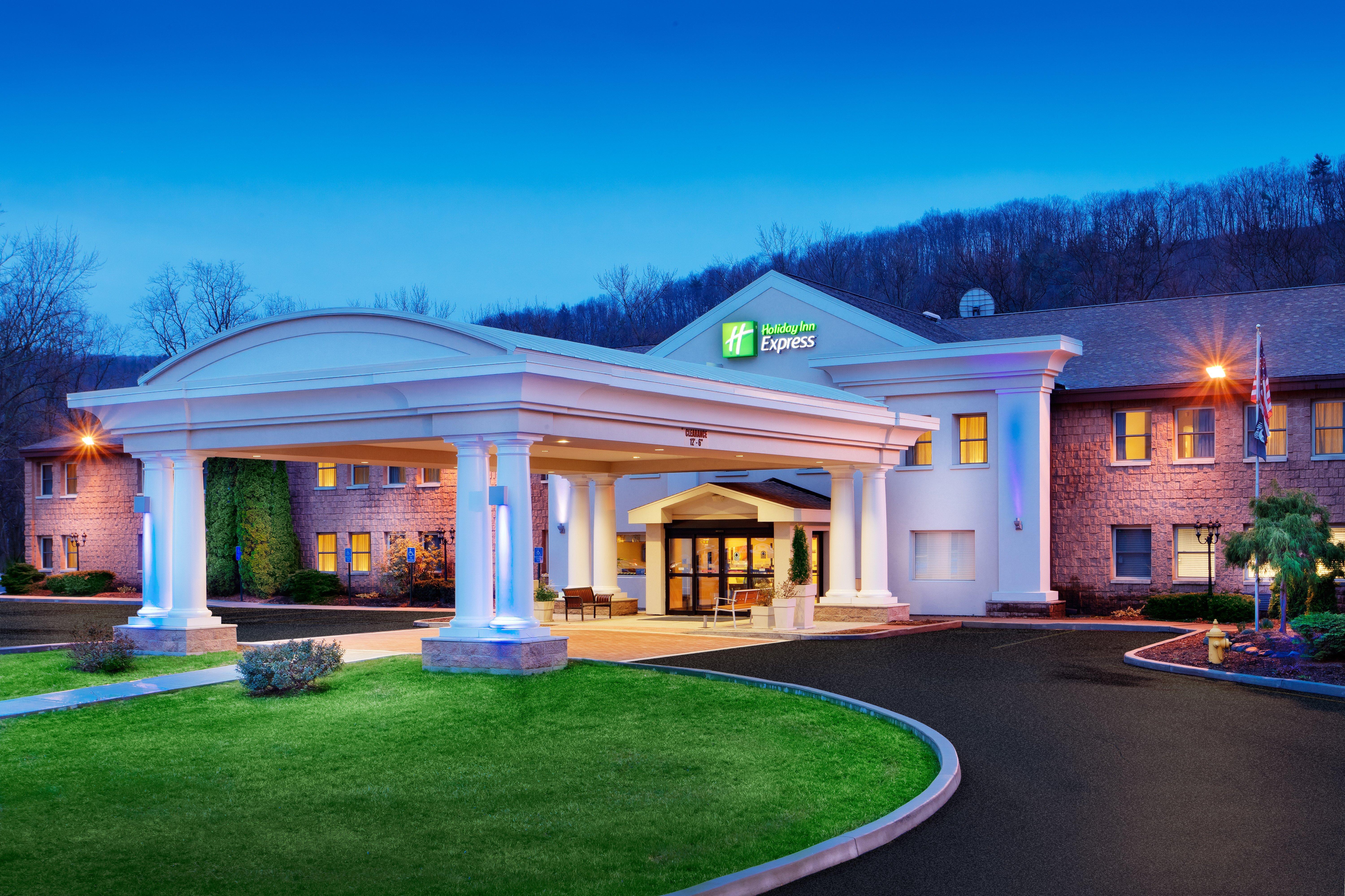 Best Western Owego Inn Екстериор снимка