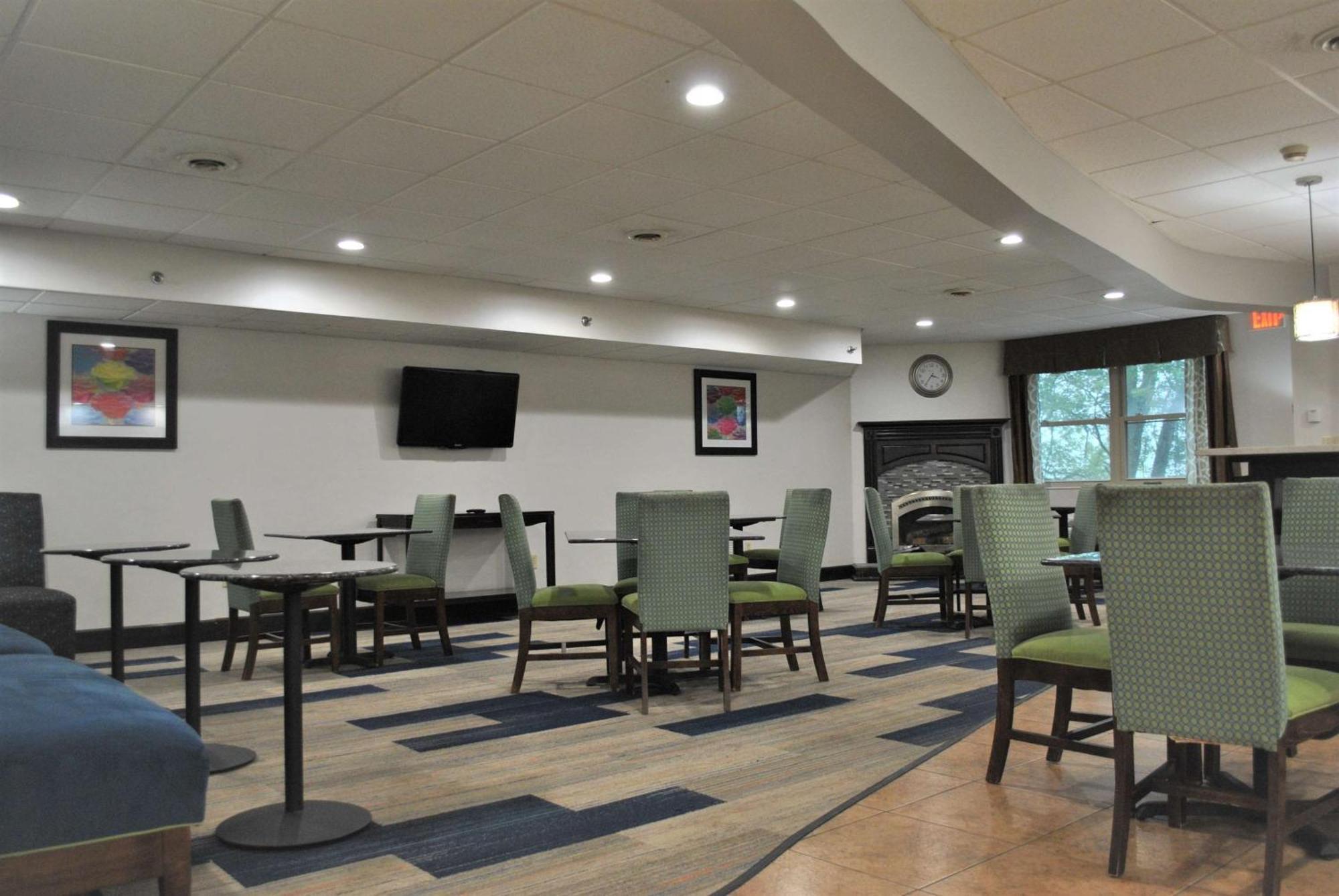Best Western Owego Inn Екстериор снимка