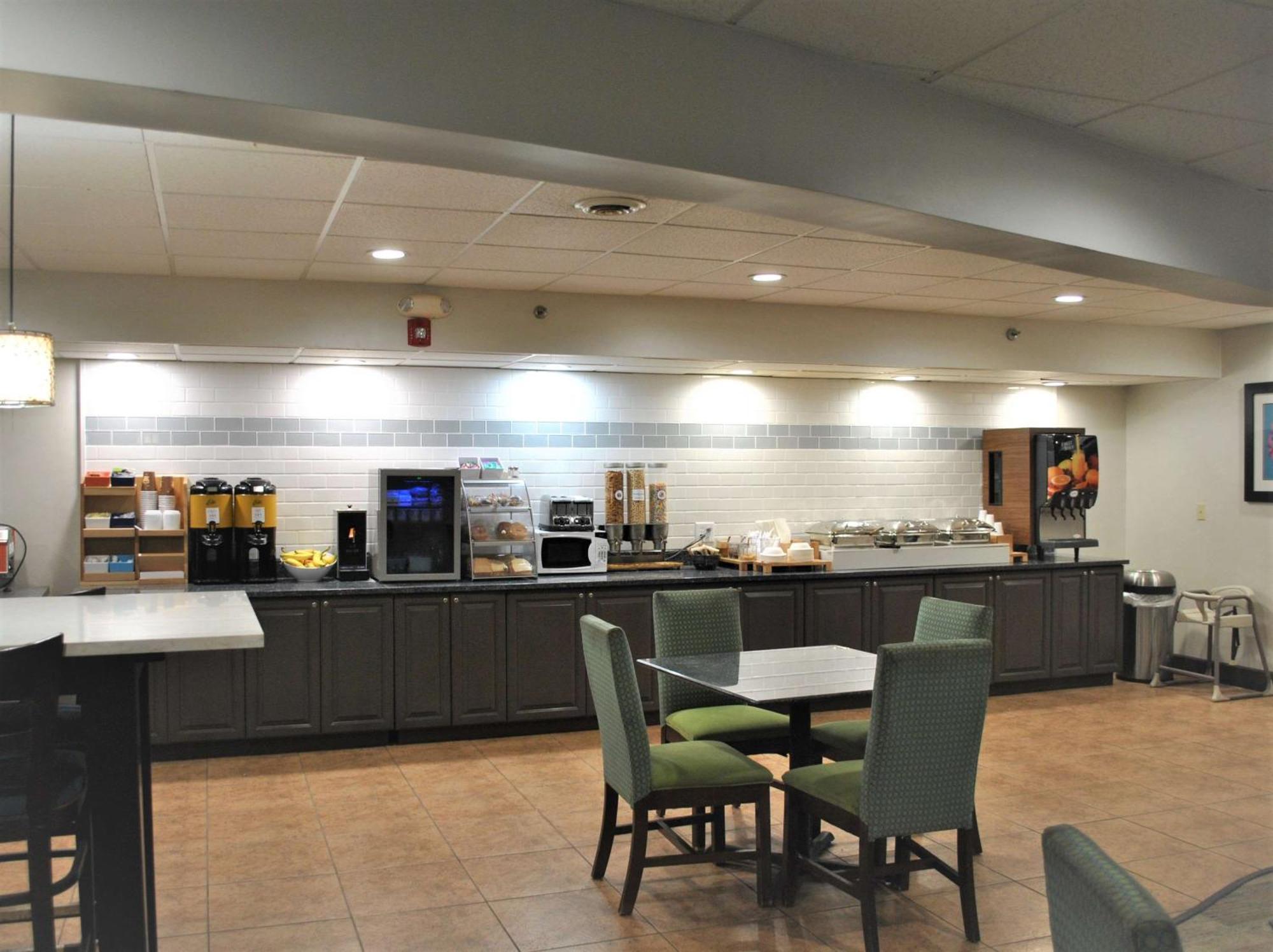 Best Western Owego Inn Екстериор снимка