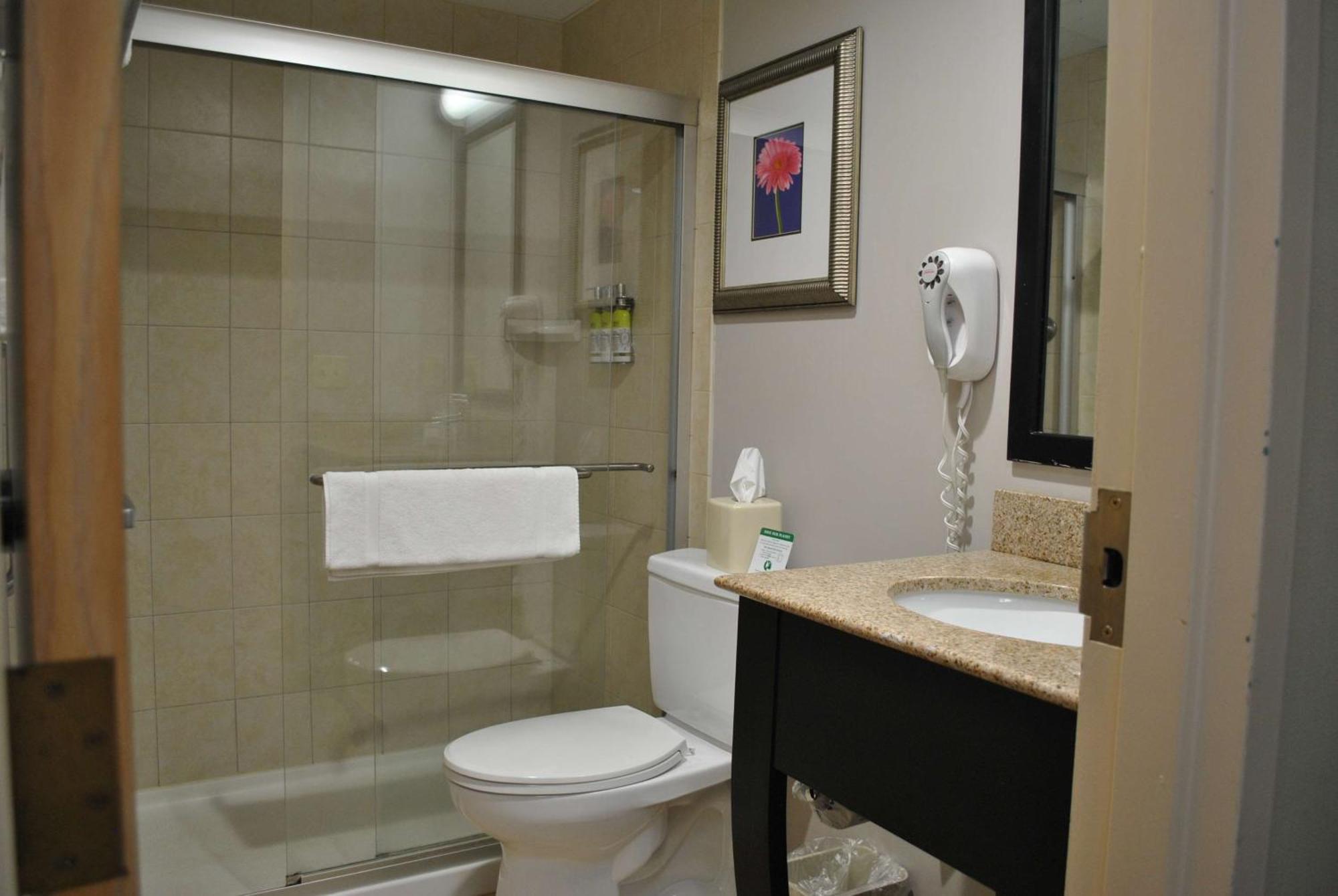 Best Western Owego Inn Екстериор снимка
