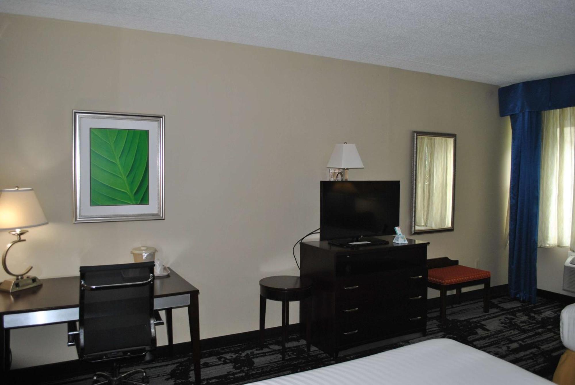 Best Western Owego Inn Екстериор снимка