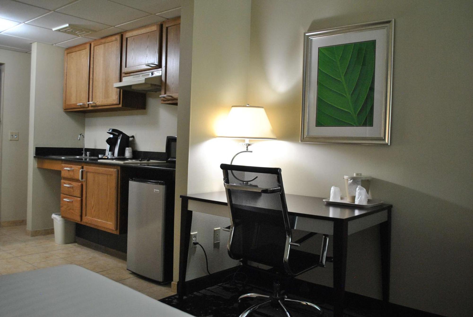 Best Western Owego Inn Екстериор снимка