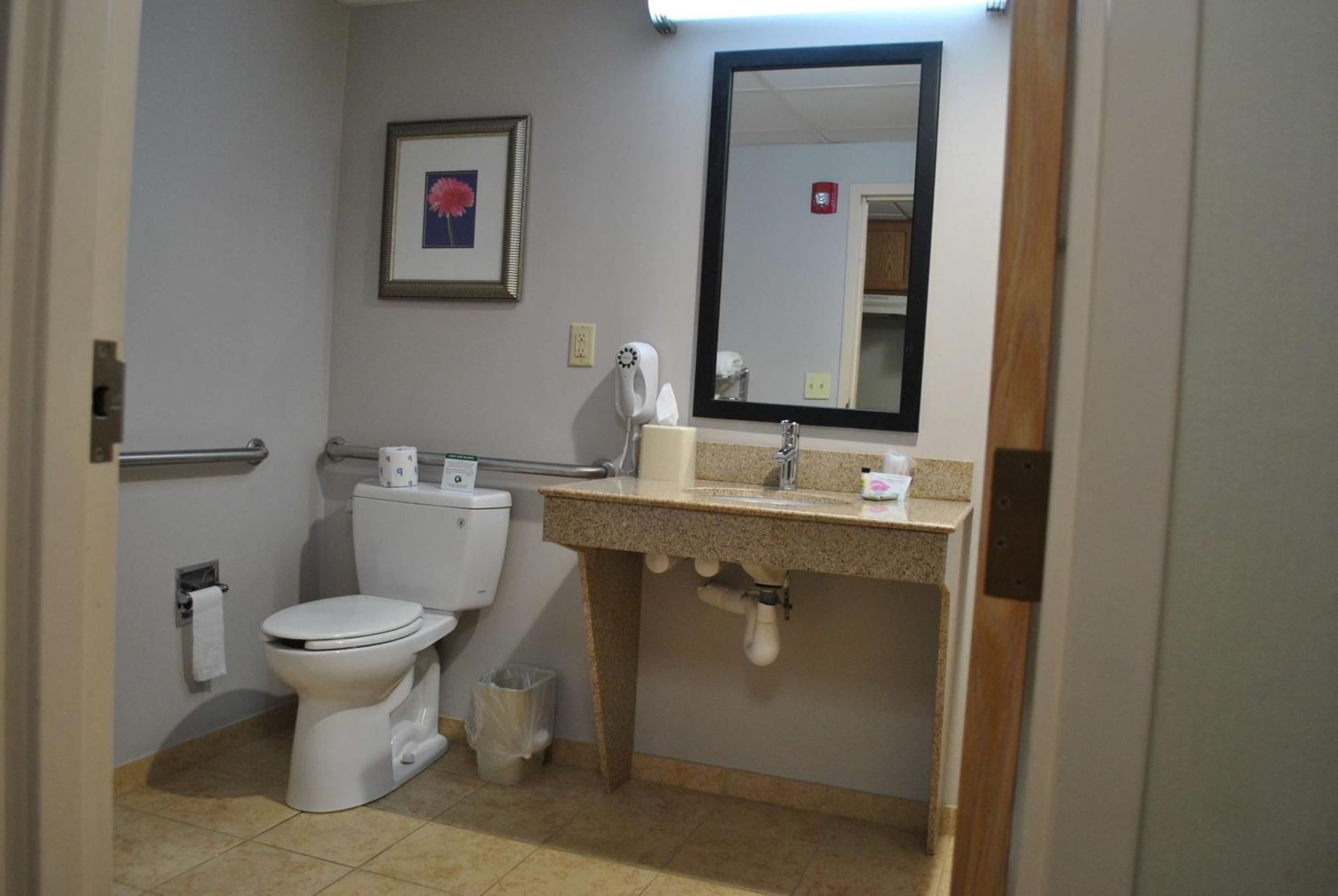 Best Western Owego Inn Екстериор снимка